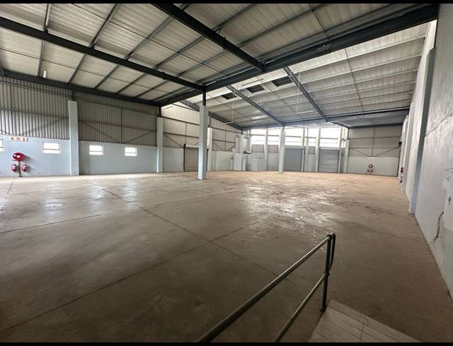 2,145M² WAREHOUSE TO LET IN COSMO BUSINESS PARK
